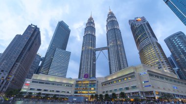 Gün batımında Malezya, Kuala Lumpur 'daki Petronas Klcc binası