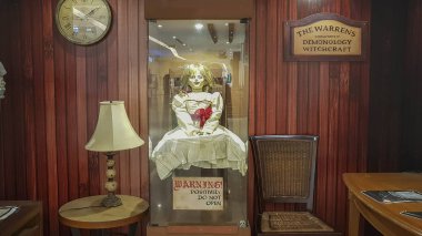 Annabelle, The Hojuring 'in 2014 yapımı doğaüstü bir korku filmidir.