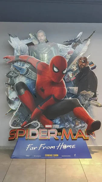 Spider-man Far From Home poster del film, Questo film con Spiderman contro Mysterio — Foto Stock