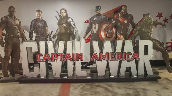 Kapitán Amerika Občanská válka plakát v kině — Stock fotografie
