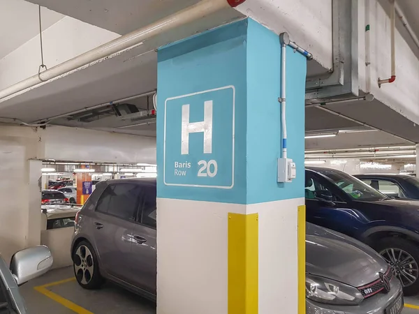 Código de numeración de estacionamiento en el centro comercial Suria KLCC — Foto de Stock