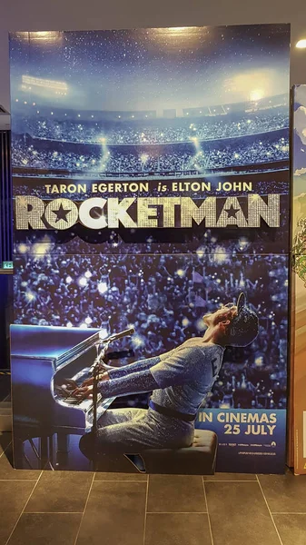 Locandina del film di Rocketman. Rocketman è un film basato sulla vita del musicista Elton John Display a teatro . — Foto Stock