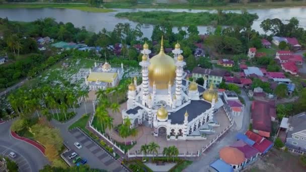 Повітряні Кадри Прекрасної Мечеті Куала Канґсар Малайзія — стокове відео