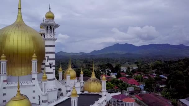 Imágenes Aviones Tripulados Hermosa Mezquita Kuala Kangsar Malasia Durante Las — Vídeos de Stock