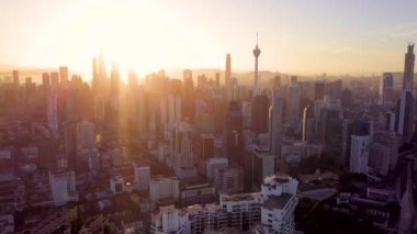 Sabahleyin Kuala Lumpur şehrinin insansız hava aracı görüntüleri