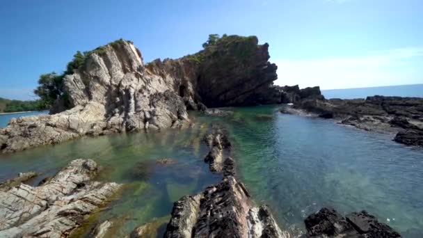 Imágenes Estructura Rocosa Cielo Azul Isla Kapas Terengganu Malasia — Vídeos de Stock