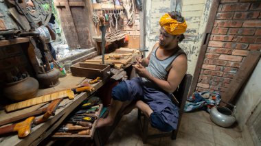 Malay Geleneksel Asimetrik Hançeri Sanatı Sanatı üzerine Yerel Gösteride 