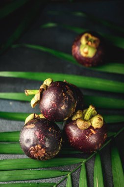 Masada tropikal ülkelerden egzotik meyve Mangosteen kraliçesi. Vitamin ile sağlıklı gıda