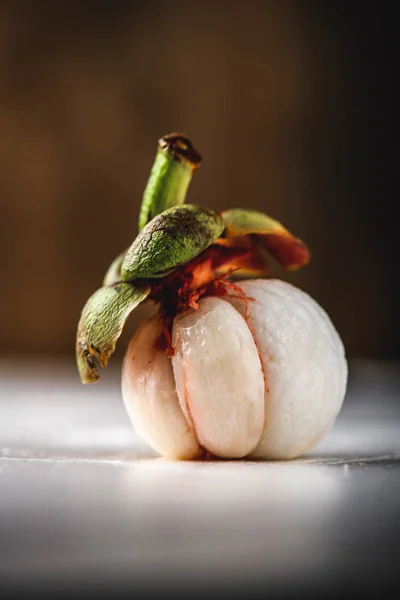 Masada tropikal ülkelerden egzotik meyve Mangosteen kraliçesi. Tatlı hamuru. Vitamin ile sağlıklı gıda
