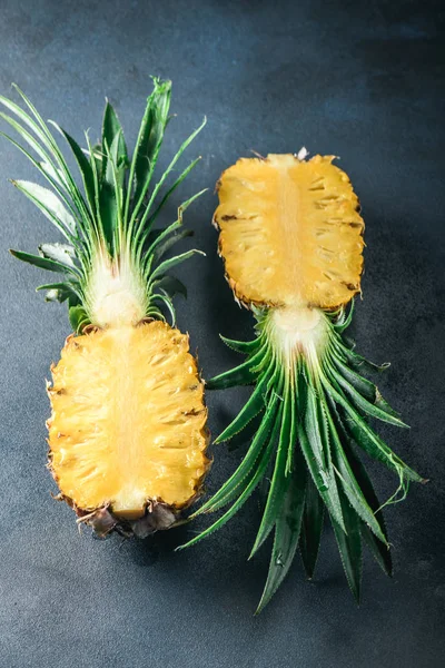 Ananas Beton Masada Tropikal Ülkelerden Egzotik Meyve Kesme Hamuru — Stok fotoğraf