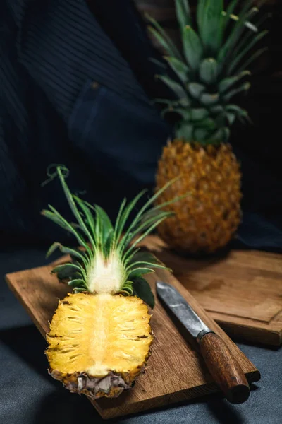 Pineapple Exotic Fruit Tropical Countries Concrete Table Cutting Pulp — Stock Photo, Image