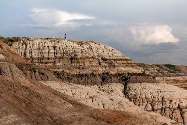 Alberta Hudu kayalıklarla bakan