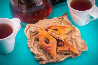 tatlı baklava ve tatlı çay