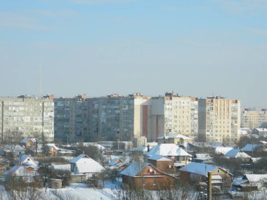 Hangi özel evler ön planda şehir panoraması.