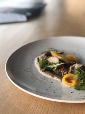 Izgara biber ile Vitello Materacamp/servis restoran masası/yemek kitabı, alış defteri veya gıda dergisi için mükemmel yüksek çözünürlüklü resim