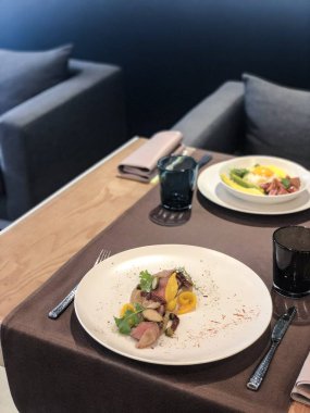 Izgara biber ile Vitello Materacamp/servis restoran masası/yemek kitabı, alış defteri veya gıda dergisi için mükemmel yüksek çözünürlüklü resim