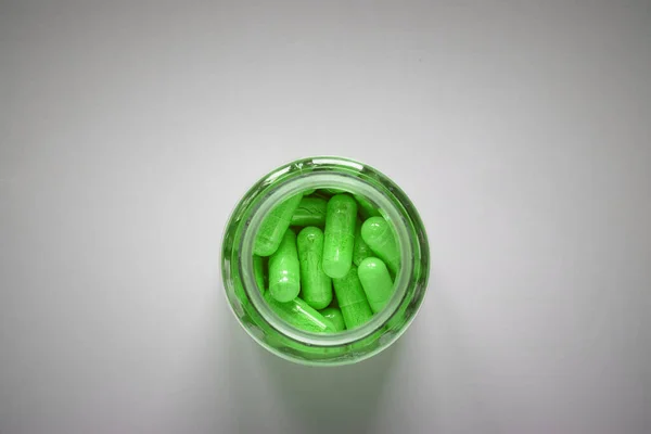 Πράσινα Χάπια Ένα Βάζο — Φωτογραφία Αρχείου