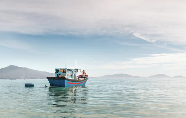 Balıkçı teknesi şafakta denize açılacak..