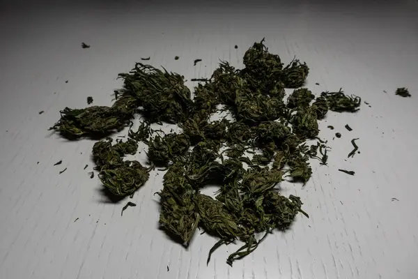 Los Brotes Marihuana Medicinal Encuentran Sobre Fondo Gris Oscuro Cannabis — Foto de Stock