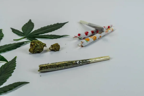 Junta Marihuana Con Papel Transparente Las Hojas Medicinales Marihuana Las — Foto de Stock