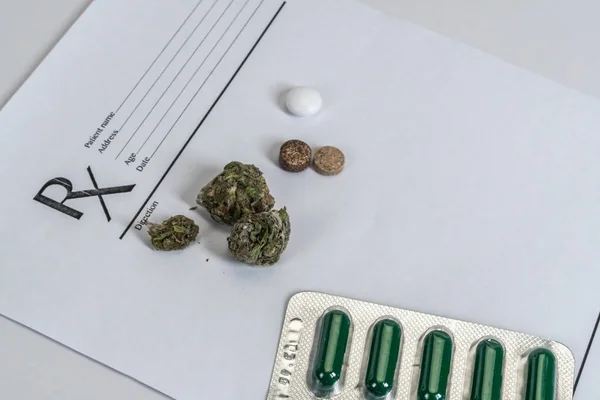 Medical Marijuana Leaves Close Cannabis Buds Doctors Prescription Weed Pills — Stock Photo, Image