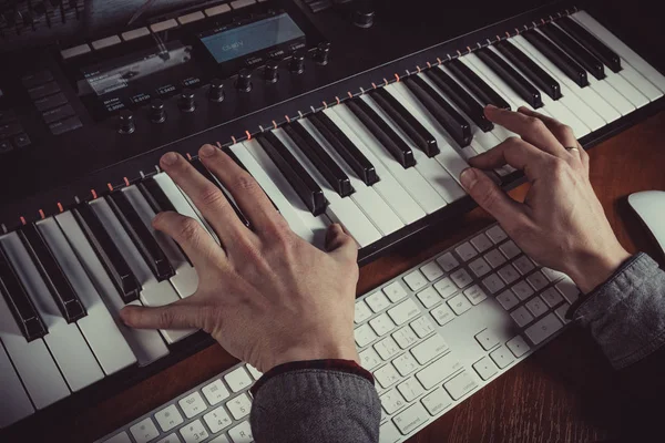 Male Musician Playing Midi Keyboard Synthesizer Recording Studio Focus Hands — Stock Photo, Image