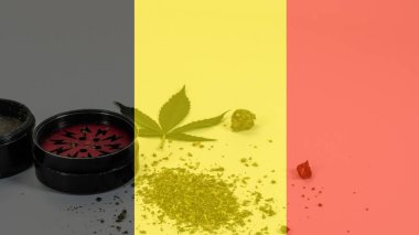 Tıbbi esrar tomurcukları, yabani otlar, taşlama ve esrar yakın U yaprak