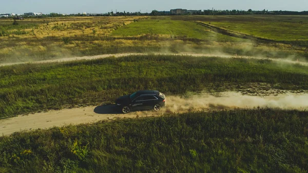 Kharkiv, Ukrajna-09.22.18: off road Test Drive AF egy új autót au — Stock Fotó