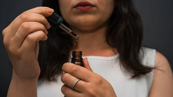 The young person uses hemp oil. Cannabis is a concept of herbal — Stock Photo, Image