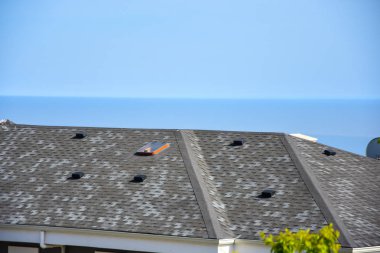 Asfalt çatı zona, gökyüzü arka plan