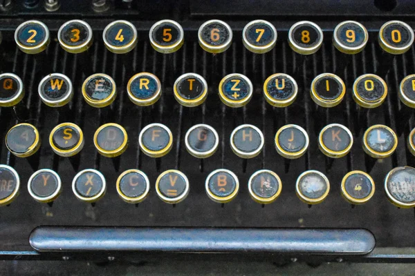 Παλιά Γραφομηχανή Στρογγυλό Κλειδί Λεπτομερές Φόντο — Φωτογραφία Αρχείου