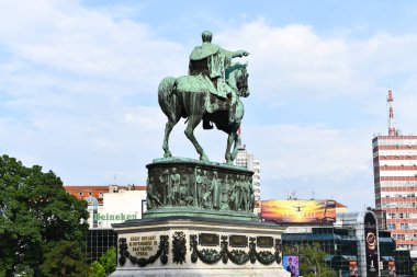 Belgrad / Sırpça - 06 05 2019 : Trg republike, Prens Mihailo Anıtı
