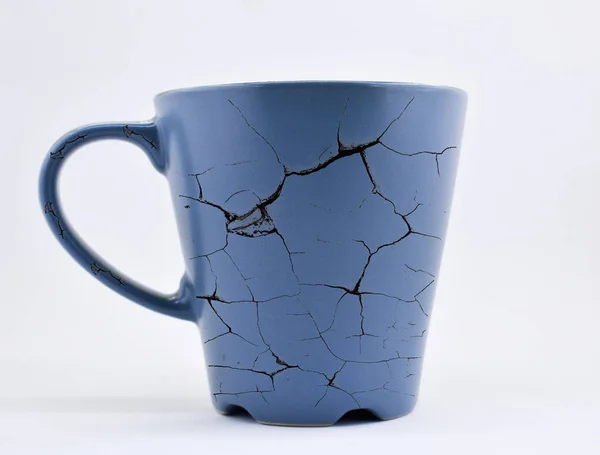 Tasse Céramique Bleue Avec Motif Fissuré Isolée — Photo