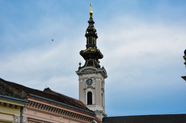 Novi Sad/Serbia 06/06/2019: kilise haç. açık gökyüzü arka plan