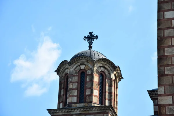 Cruz Igreja Céu Limpo Fundo — Fotografia de Stock