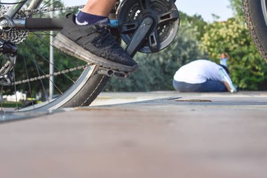 bisiklet performans parkında bisiklet tekerleği ve pedal detayı