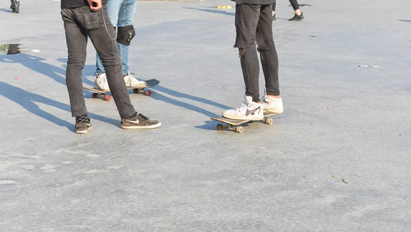 Avcilar Istanbul Turkey 2019 Young People Riding Skateboard Chatting — Stock Photo, Image
