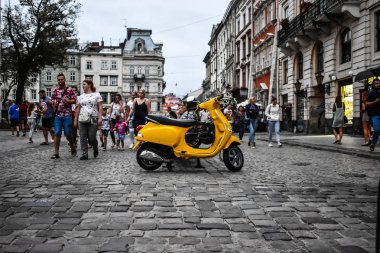 Lviv / ukrayna - 08 08 2019 : Lviv pazar meydanı. Rynok veya Pazar Meydanı