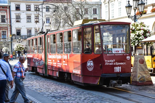 Lviv Ukraine 2019 Alte Straßenbahn Und Stadtsilhouette — Stockfoto