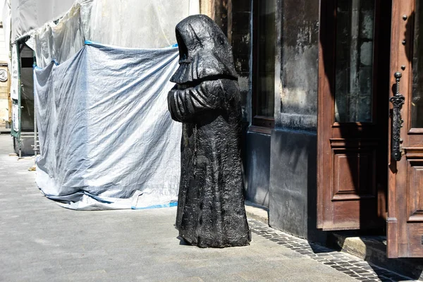 Львов Украина 2019 Статуя Священника Готического Стиля — стоковое фото