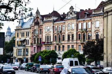 Lviv / ukrayna - 08 08 2019 : Lviv pazarı veya Rynok meydanı ve sokakları
