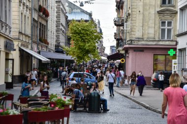Lviv / ukrayna - 08 08 2019 : Lviv pazar meydanı. Rynok veya Pazar Meydanı
