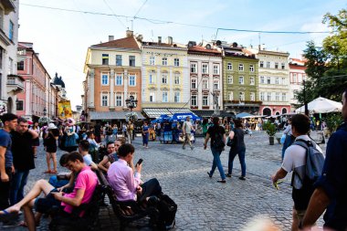 Lviv / ukrayna - 08 08 2019 : Lviv pazar meydanı. Rynok veya Pazar Meydanı