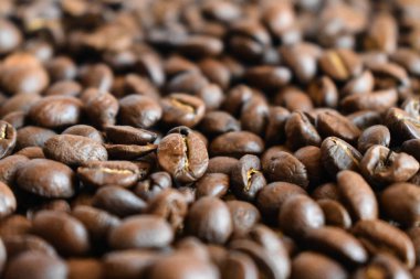 Kavrulmuş kahve çekirdekleri.