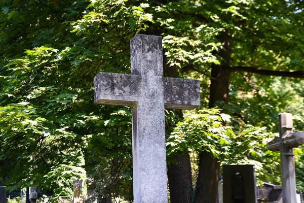 Крест Надгробие Старом Кладбище — стоковое фото