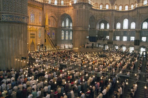Musulmanes Rezando Sultanahmed Cami Mezquita Azul Estambul Turquía Fotos de stock