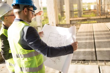 O, ona bazı yeni fikirler sunar. Buna razı olacak mı?.