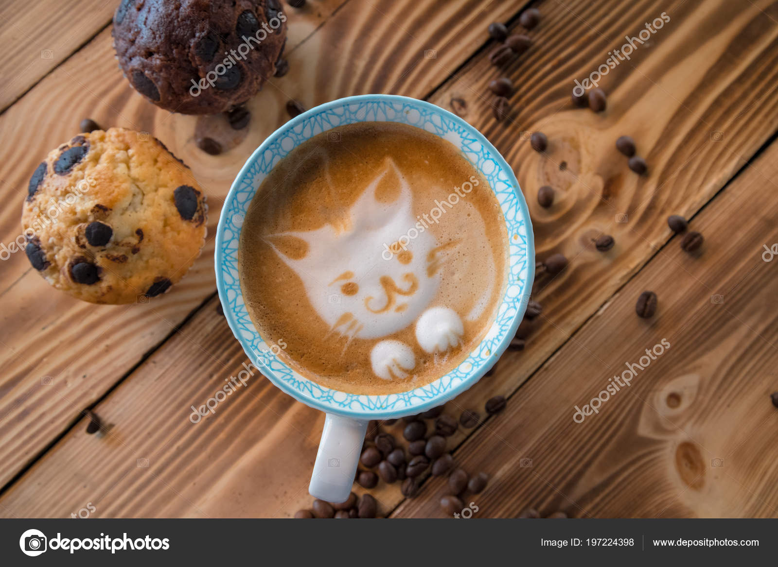 古い木製のテーブル上にビスケットと散乱コーヒー豆カップでコーヒー カフェラテ アートの猫泡顔 ストック写真 C Valentinayupov 古い木製のテーブル上にビスケットと散乱コーヒー豆カップでコーヒー カフェラテ アートの猫泡顔 ストック写真 C Valentinayupov