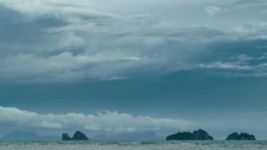 Tropik Adaları Angthong Ulusal Deniz Parkı Tayland, fırtına bulutları. Timelapse 4k
