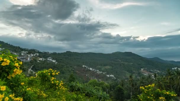 Villas Montanhas Tropicais Com Nuvens Tempestade Samui Tailândia Prazo Validade — Vídeo de Stock